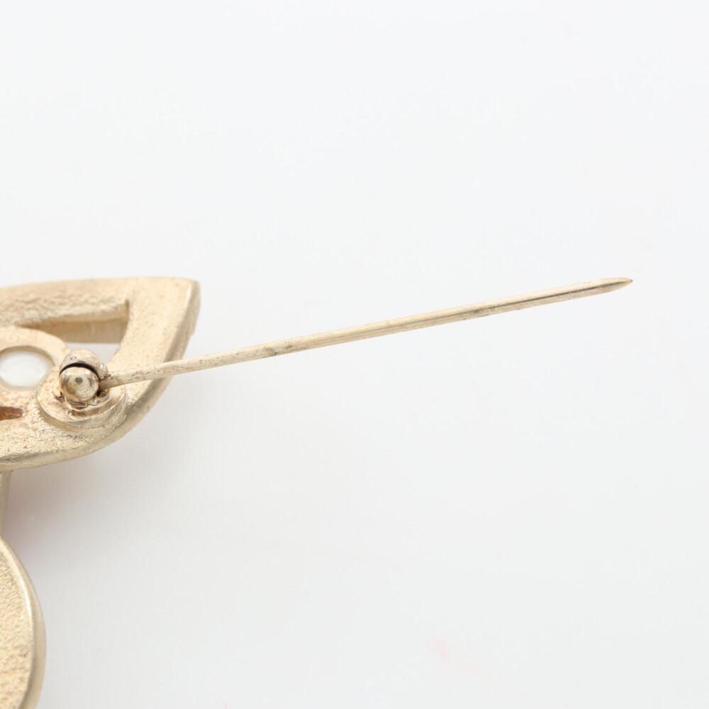 CHANEL Red Pearl Logo Brooch - Picture 5 of 5